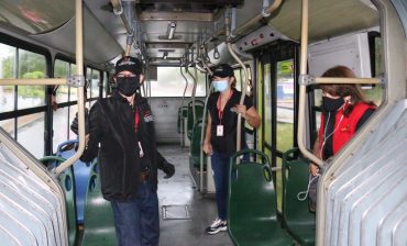 Director General del AMB, arquitecto Samuel Jaimes Botía, junto a funcionarios de la Subdirección de Transporte de la Entidad, evalúan las condiciones de operación de Metrolínea