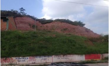Hoy lunes AMB interviene talud para mitigar amenaza sobre comunidad residente en barrio Bariloche de Piedecuesta
