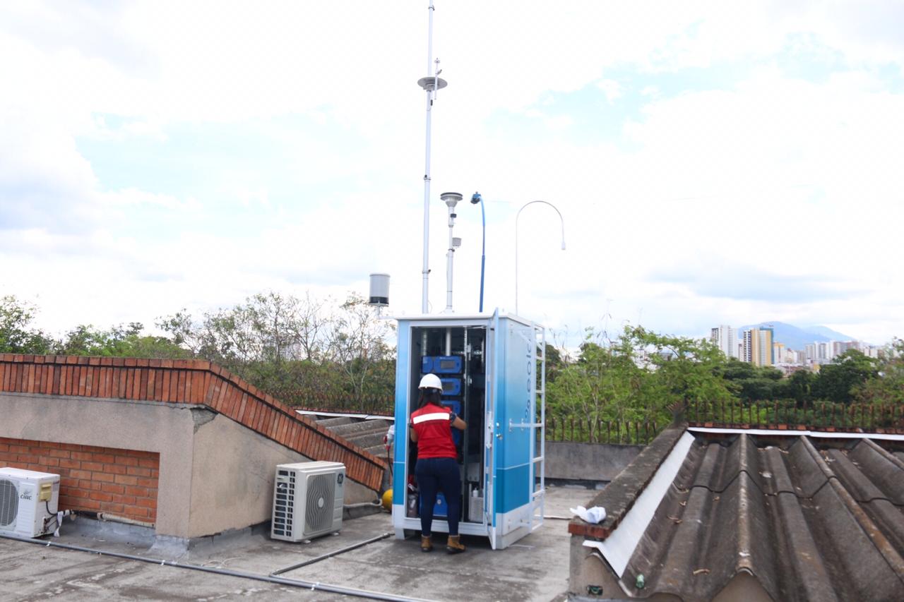 Mejora la calidad del aire en Bucaramanga, Floridablanca y Girón. Las cinco  estaciones de monitoreo registraron el rango de Bueno al finalizar el mes  de octubre - AMB