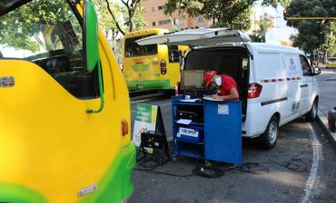 106 vehículos, de un total de 282 examinados en las vías desde el primero de agosto, no cumplen la norma ambiental por emisiones contaminantes