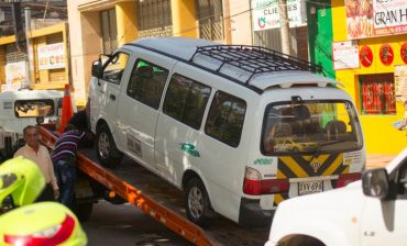 Con licencia falsa fue sorprendido conductor de servicio escolar que movilizaba a 17 niños especiales