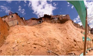 Ante peligro latente para cerca de 400 personas AMB inicia construcción de pantalla anclada en el barrio La Trinidad de Floridablanca