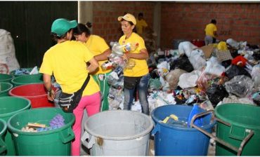Con recreación y condecoraciones AMB rinde homenaje a los recicladores en su día