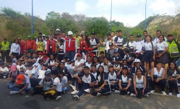 Actividad pedagógica de siembra sobre la calle 45