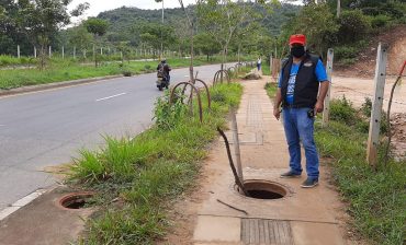 Durante visita de inspección del AMB al Tramo II de la Transversal El Bosque se constató el hurto de 16 tapas metálicas, que corresponden a sistemas de drenaje, cajas eléctricas y/o de comunicaciones, así como sumideros y/o pozos de inspección localizados en las franjas peatonales de esta vía