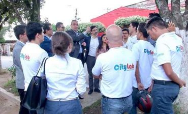 En el populoso barrio Dangond y con jóvenes líderes del programa Laboratorios de Ciudad, compartió la delegación de Naciones Unidas durante reciente periplo por Bucaramanga